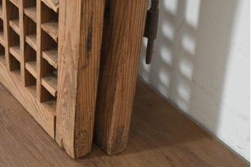 中国アンティーク建具　1900年頃　李朝風建具　均整の取れた格子意匠が魅力の窓2枚(1対)セット　(R-088528)