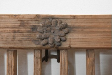 中国アンティーク建具　1900年頃　李朝風建具　花形金具がアクセントになった片開き戸2枚セット　(R-088529)