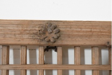 中国アンティーク建具　1900年頃　李朝風建具　花形金具がアクセントになった片開き戸2枚セット　(R-088529)