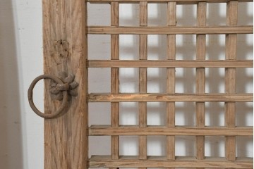 中国アンティーク建具　1900年頃　李朝風建具　花形金具がアクセントになった片開き戸2枚セット　(R-088529)