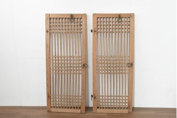 中国アンティーク建具　1900年頃　李朝風建具　花形金具がアクセントになった片開き戸2枚セット　(R-088529)