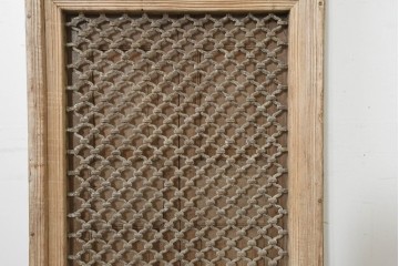 アジアンアンティーク建具　インド伝統×西洋建築の融合!　重厚な鋳造金網付き　大型の枠付き両開き窓1枚　(R-088530)