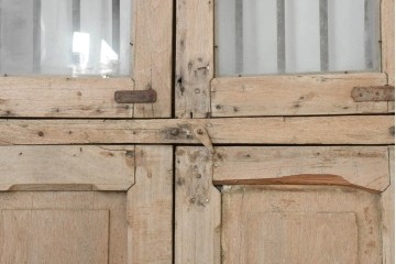 アジアンアンティーク建具　インド伝統×西洋建築の融合!　金属製縦格子付き　大型の枠付き両開き窓1枚　(R-088531)