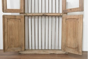 アジアンアンティーク建具　インド伝統×西洋建築の融合!　金属製縦格子付き　大型の枠付き両開き窓1枚　(R-088531)