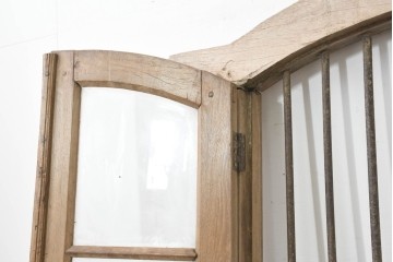 アジアンアンティーク建具　インド伝統×西洋建築の融合!　金属製縦格子付き　大型の枠付き両開き窓1枚　(R-088531)