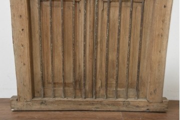 アジアンアンティーク建具　インド伝統×西洋建築の融合!　金属製縦格子付き　大型の枠付き両開き窓1枚　(R-088531)