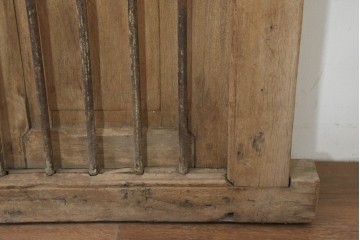アジアンアンティーク建具　インド伝統×西洋建築の融合!　金属製縦格子付き　大型の枠付き両開き窓1枚　(R-088531)