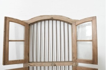 アジアンアンティーク建具　インド伝統×西洋建築の融合!　金属製縦格子付き　大型の枠付き両開き窓1枚　(R-088532)