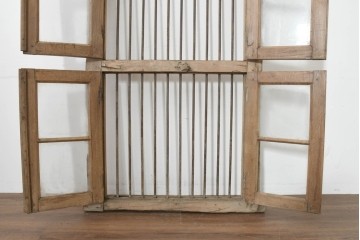 アジアンアンティーク建具　インド伝統×西洋建築の融合!　金属製縦格子付き　大型の枠付き両開き窓1枚　(R-088532)