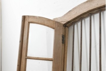 アジアンアンティーク建具　インド伝統×西洋建築の融合!　金属製縦格子付き　大型の枠付き両開き窓1枚　(R-088532)