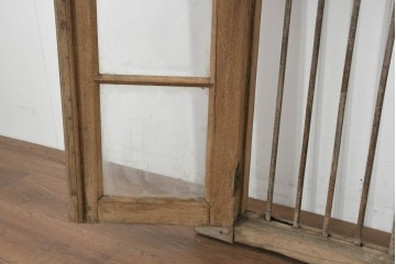 アジアンアンティーク建具　インド伝統×西洋建築の融合!　金属製縦格子付き　大型の枠付き両開き窓1枚　(R-088532)