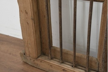 アジアンアンティーク建具　インド伝統×西洋建築の融合!　金属製縦格子付き　大型の枠付き両開き窓1枚　(R-088532)