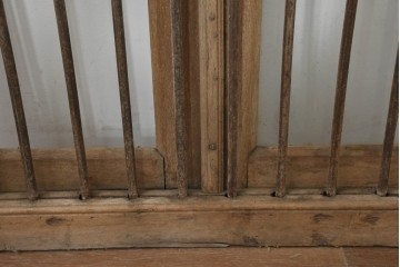 アジアンアンティーク建具　インド伝統×西洋建築の融合!　金属製縦格子付き　大型の枠付き両開き窓1枚　(R-088532)