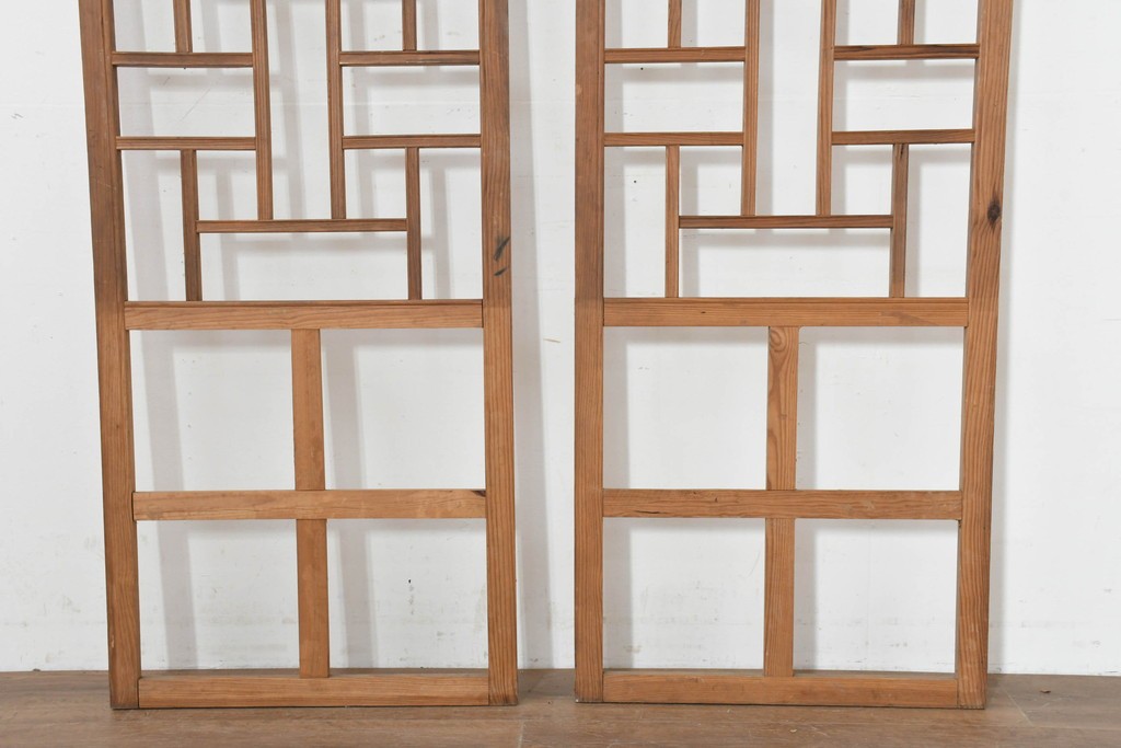 ヴィンテージ建具　1960年頃　韓国　李朝建具　幾何学デザインが目を引く明り取り2枚セット　(R-088533)