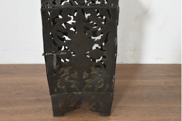 ヴィンテージ　モロッコ　特大サイズ!!　透かし細工と尖塔屋根のキャンドルランタン　※ディスプレイ用　(R-088534)