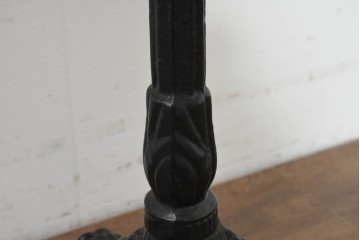 中古　美品　天板大理石　動物の脚を思わせる個性的な三つ脚デザインが存在感を放つサイドテーブル　(R-088540)