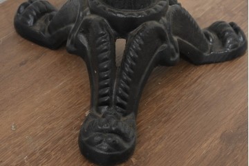 中古　美品　天板大理石　動物の脚を思わせる個性的な三つ脚デザインが存在感を放つサイドテーブル　(R-088540)
