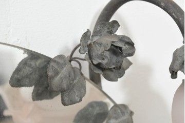 《スタンドライト加工費込み》　イギリスアンティーク　希少デザイン　薔薇と人物モチーフの照明付き卓上ミラー　(R-088547)