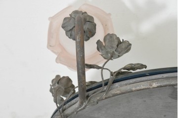 《スタンドライト加工費込み》　イギリスアンティーク　希少デザイン　薔薇と人物モチーフの照明付き卓上ミラー　(R-088547)