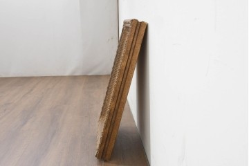 イギリスヴィンテージ　立体的な装飾フレームが魅力のウォールミラー　(R-088550)