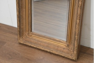 イギリスヴィンテージ　立体的な装飾フレームが魅力のウォールミラー　(R-088550)