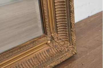 イギリスヴィンテージ　立体的な装飾フレームが魅力のウォールミラー　(R-088550)