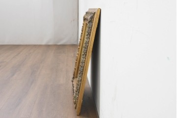 イギリスヴィンテージ　立体的なボタニカル装飾が目を引くウォールミラー　(R-088551)
