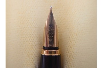 PILOT(パイロット)　國光会 吉田久斎作　14K(14金)・漆　赤富士の蒔絵が美しい万年筆　木箱付き　(R-088552)