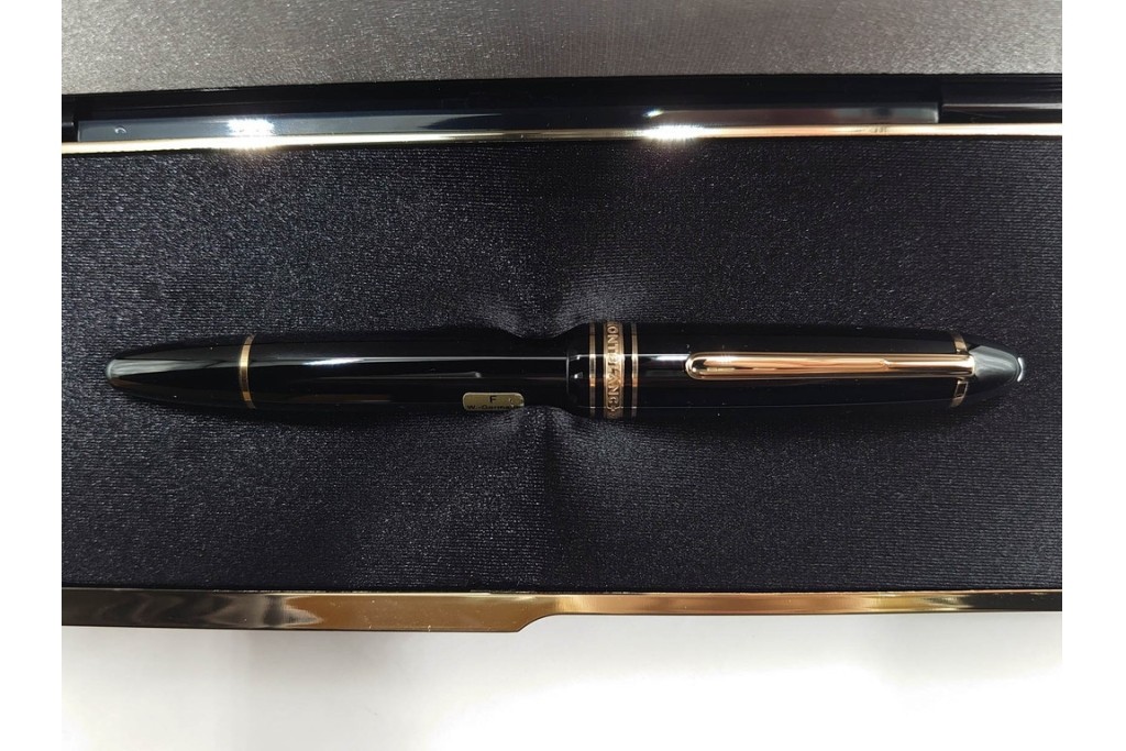 ドイツ　MONTBLANC(モンブラン)　マイスターシュテュック146　14K(14金)　艶やかなブラック軸が上品な万年筆　ケース付き　(R-088553)