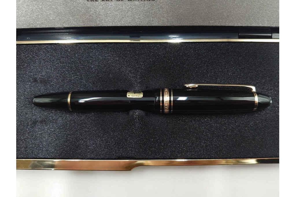 ドイツ　MONTBLANC(モンブラン)　マイスターシュテュック146　14K(14金)　艶やかなブラック軸が上品な万年筆　ケース付き　(R-088553)