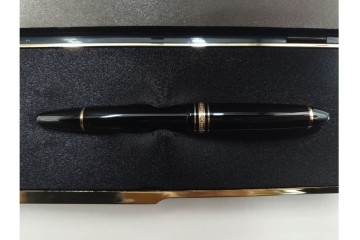 ドイツ　MONTBLANC(モンブラン)　マイスターシュテュック146　14K(14金)　艶やかなブラック軸が上品な万年筆　ケース付き　(R-088553)