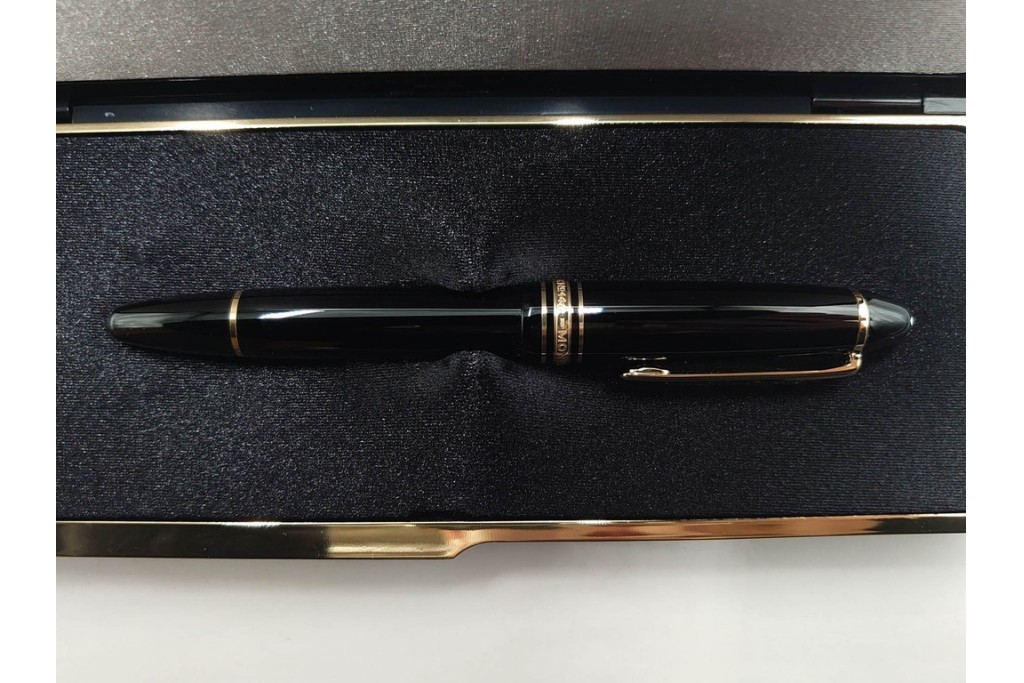 ドイツ　MONTBLANC(モンブラン)　マイスターシュテュック146　14K(14金)　艶やかなブラック軸が上品な万年筆　ケース付き　(R-088553)
