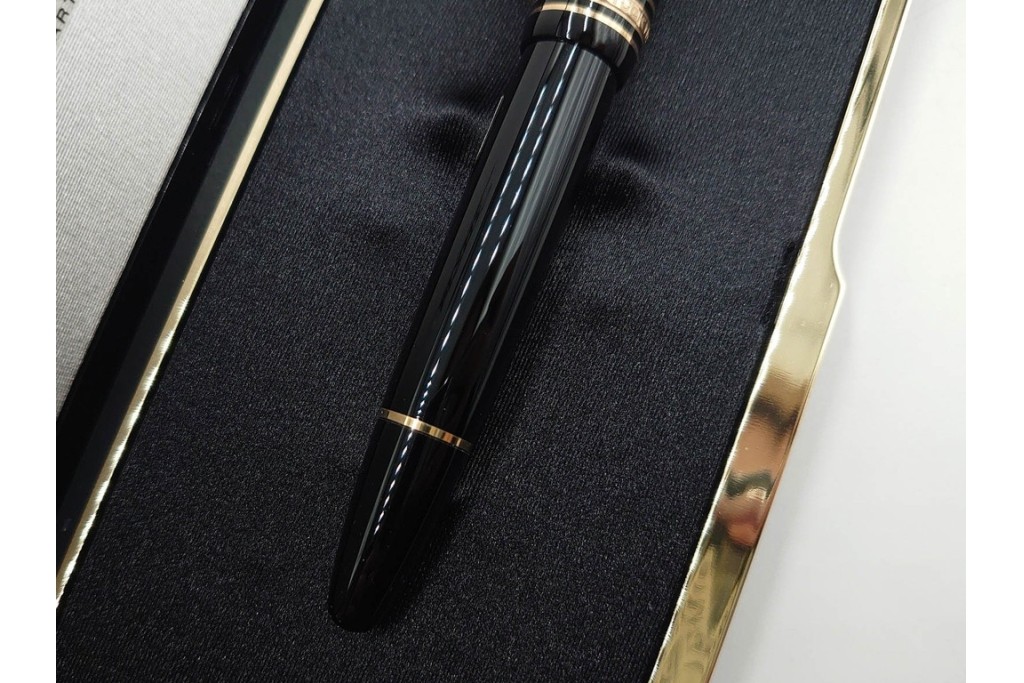 ドイツ　MONTBLANC(モンブラン)　マイスターシュテュック146　14K(14金)　艶やかなブラック軸が上品な万年筆　ケース付き　(R-088553)