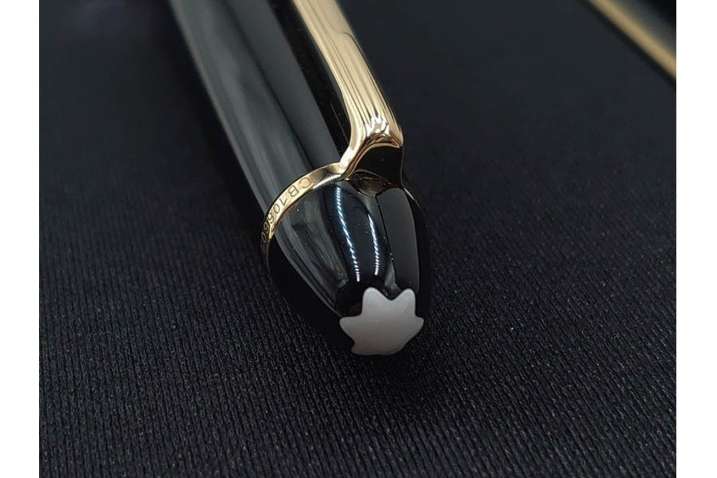 ドイツ　MONTBLANC(モンブラン)　マイスターシュテュック146　14K(14金)　艶やかなブラック軸が上品な万年筆　ケース付き　(R-088553)