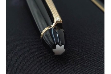 ドイツ　MONTBLANC(モンブラン)　マイスターシュテュック146　14K(14金)　艶やかなブラック軸が上品な万年筆　ケース付き　(R-088553)