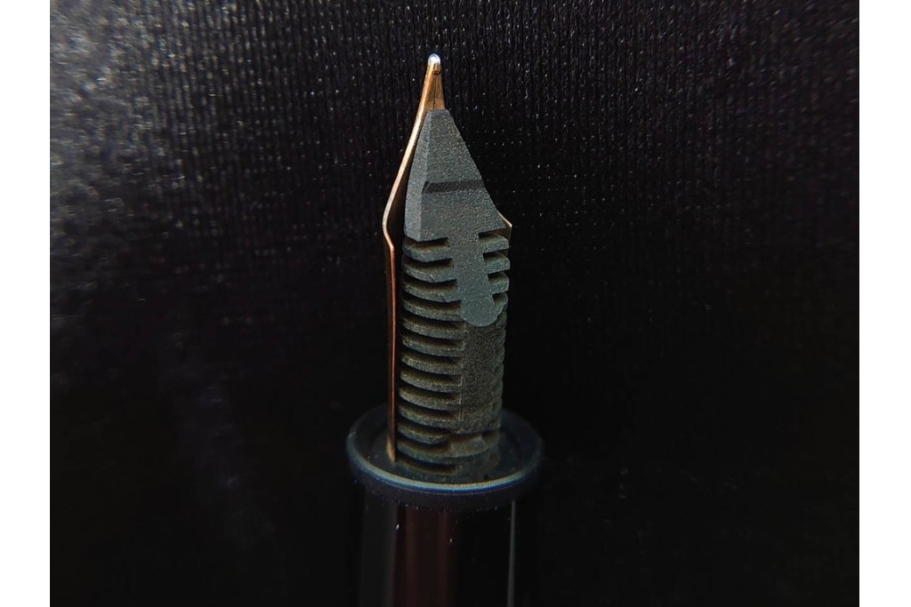 ドイツ　MONTBLANC(モンブラン)　マイスターシュテュック146　14K(14金)　艶やかなブラック軸が上品な万年筆　ケース付き　(R-088553)