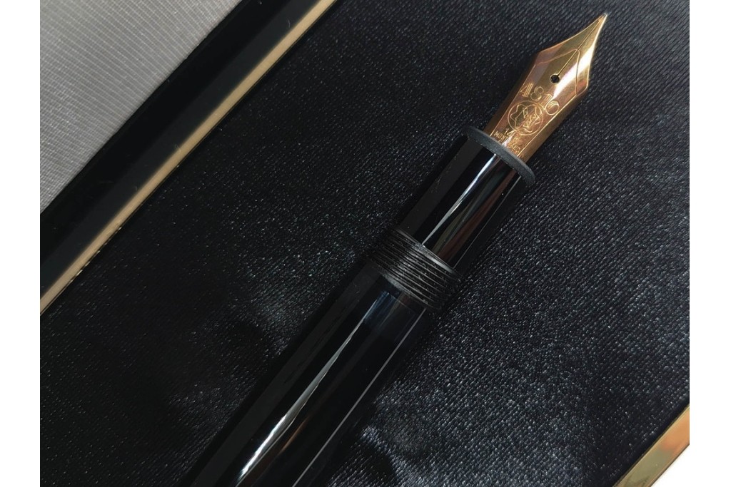 ドイツ　MONTBLANC(モンブラン)　マイスターシュテュック146　14K(14金)　艶やかなブラック軸が上品な万年筆　ケース付き　(R-088553)