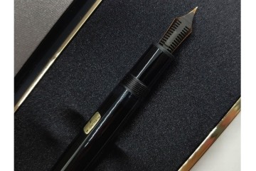 ドイツ　MONTBLANC(モンブラン)　マイスターシュテュック146　14K(14金)　艶やかなブラック軸が上品な万年筆　ケース付き　(R-088553)