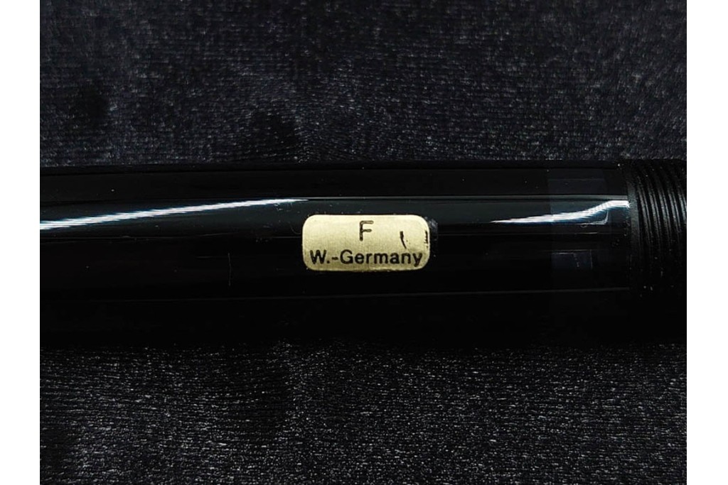 ドイツ　MONTBLANC(モンブラン)　マイスターシュテュック146　14K(14金)　艶やかなブラック軸が上品な万年筆　ケース付き　(R-088553)