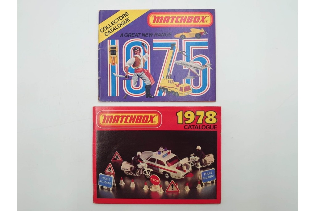 solido(ソリッド)・ダイヤペット・BRITAINS・siku・Dinky(ディンキー)・Corgi(コーギー)・MATCHBOX(マッチボックス)　レトロなミニカーなどのカタログまとめて28冊セット　(R-088554)