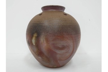 伊勢崎満　備前焼　高さ約28cm　焼き色の変化が味わい深い壷　共箱付き　(R-088557)