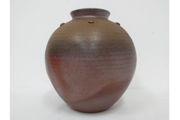 伊勢崎満　備前焼　高さ約28cm　焼き色の変化が味わい深い壷　共箱付き　(R-088557)