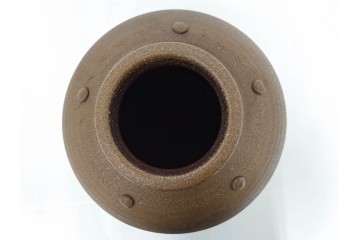 伊勢崎満　備前焼　高さ約28cm　焼き色の変化が味わい深い壷　共箱付き　(R-088557)