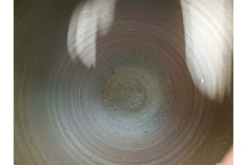 伊勢崎満　備前焼　高さ約28cm　焼き色の変化が味わい深い壷　共箱付き　(R-088557)