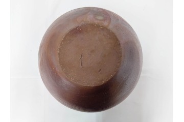 伊勢崎満　備前焼　高さ約28cm　焼き色の変化が味わい深い壷　共箱付き　(R-088557)