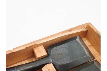陣太鼓本舗　清久作　特殊鋼鍛造　幅の異なる追入鑿10本セット　外箱付き　(R-088563)