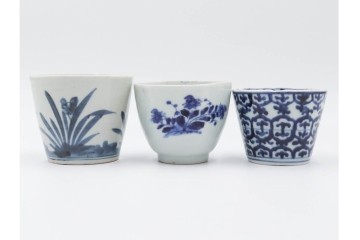 江戸期　古伊万里　染付　水仙文・瓔珞文・草花文　それぞれ異なる意匠が魅力のそば猪口3点セット　(R-088567)
