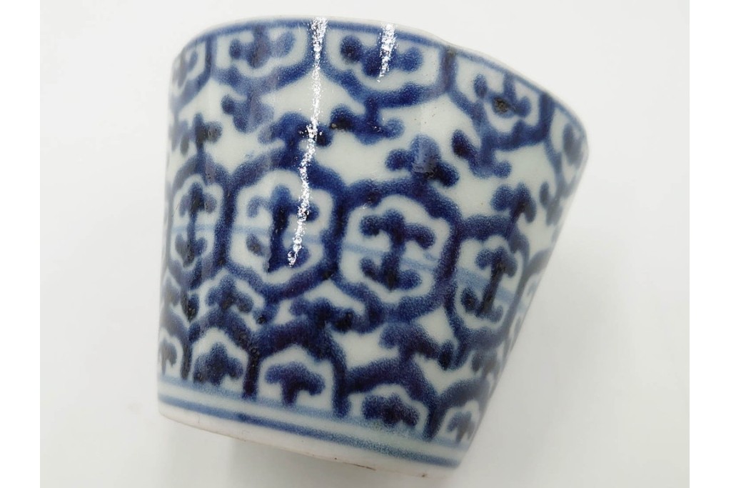 江戸期　古伊万里　染付　水仙文・瓔珞文・草花文　それぞれ異なる意匠が魅力のそば猪口3点セット　(R-088567)