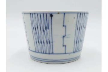 江戸期　成化年製　古伊万里　染付　よろけ縞文・並草葉文　それぞれ異なる意匠を楽しめるそば猪口3点セット　(R-088568)