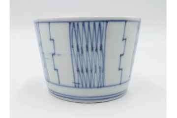 江戸期　成化年製　古伊万里　染付　よろけ縞文・並草葉文　それぞれ異なる意匠を楽しめるそば猪口3点セット　(R-088568)
